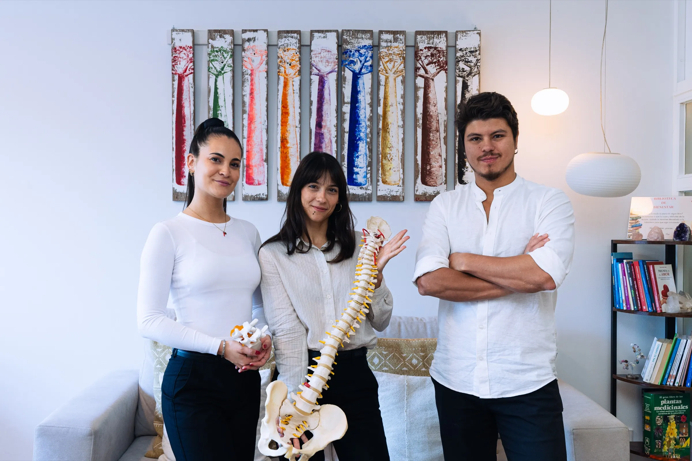 El equipo del Centro Quiropráctico El Árbol de la Vida en la sala de espera